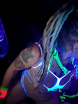 Snapshot of Horny_hippie chatting on 11/17/25, 12:16 Horny hippie online show from 11/17/25, 12:16