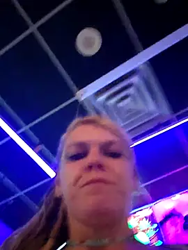 Snapshot of Horny_hippie chatting on 12/19/25, 10:22 Horny hippie online show from 12/19/25, 10:22