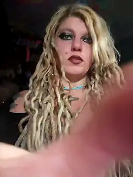 Snapshot of Horny_hippie chatting on 01/18/26, 10:19 Horny hippie online show from 01/18/26, 10:19