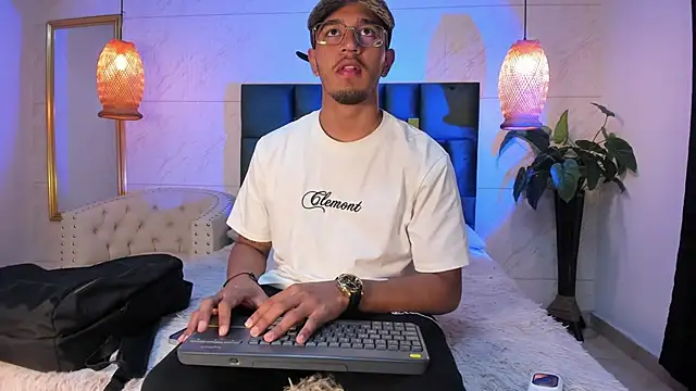 Snapshot of Brand_Collins chatting on 11/29/25, 10:18 Brand Collins online show from 11/29/25, 10:18