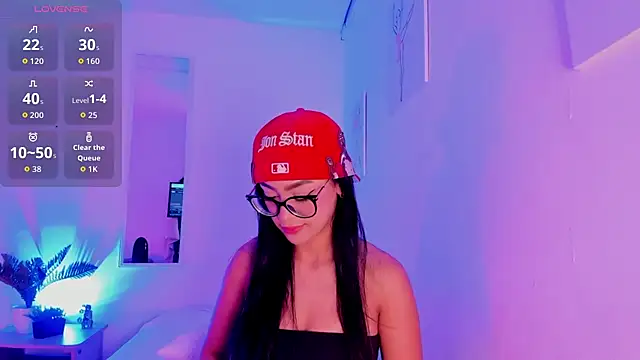 Klohewilliams  online show from 12/14/25, 12:43