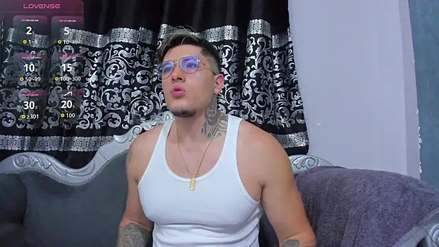 Snapshot of ArturFrostt chatting on 12/04/25, 11:19 ArturFrostt online show from 12/04/25, 11:19