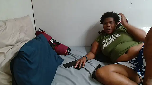 Snapshot of KittyPussyZA chatting on 05/17/26, 04:03 KittyPussyZA online show from 05/17/26, 04:03