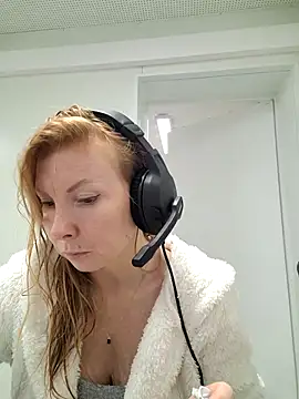 Snapshot of JenyJansy chatting on 12/02/25, 06:03 JenyJansy online show from 12/02/25, 06:03