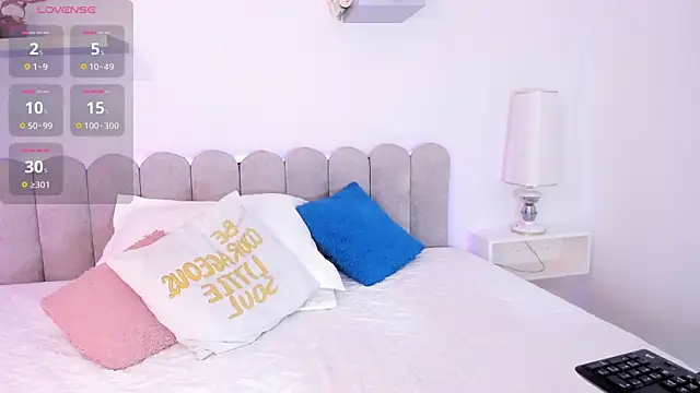 Snapshot of gabyfoster_ chatting on 11/29/25, 06:44 gabyfoster online show from 11/29/25, 06:44