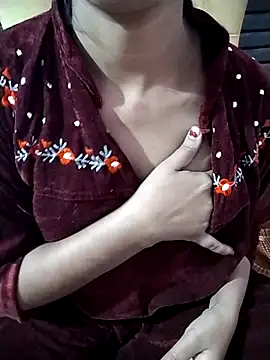 Snapshot of RASHMI_SHARMA9 chatting on 11/29/25, 06:00 RASHMI SHARMA9 online show from 11/29/25, 06:00