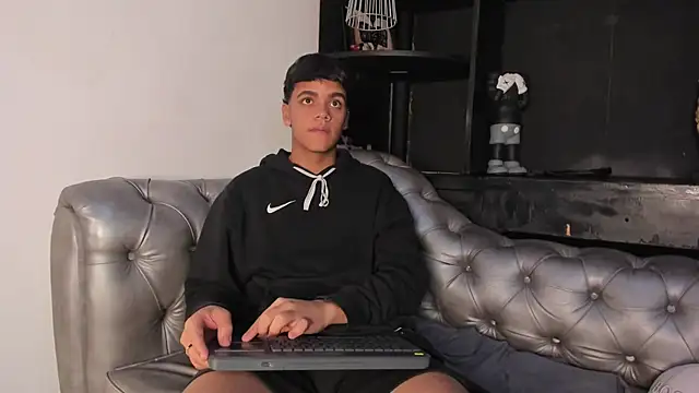 Isaac Collins  online show from 11/29/25, 08:45