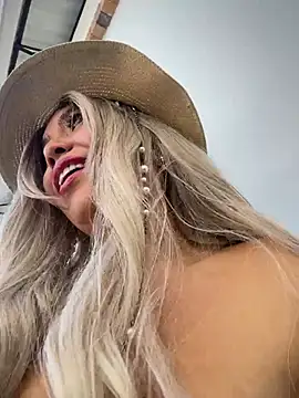 IsaSantoDomingo online show from 11/29/25, 02:09