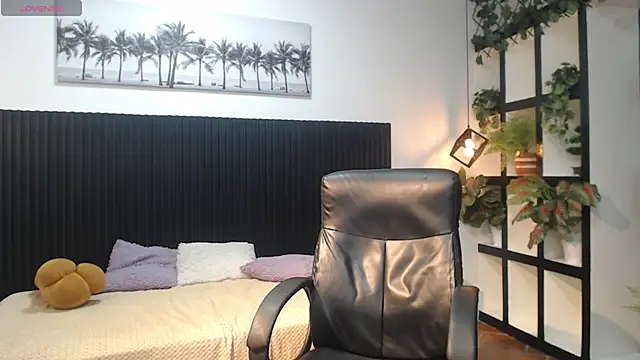 Snapshot of Michaelkoiv chatting on 12/20/25, 12:34 Michaelkoiv online show from 12/20/25, 12:34