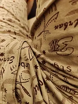 Snapshot of ishan2026 chatting on 12/19/25, 04:25 ishan2026 online show from 12/19/25, 04:25