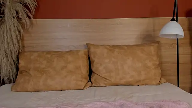 luna cute   online show from 01/10/26, 12:40