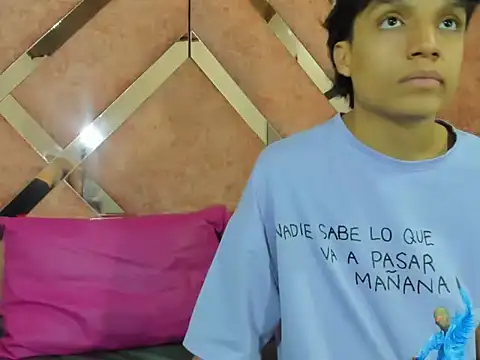 Snapshot of Yui_And_rin_ chatting on 12/05/25, 02:31 Yui And rin online show from 12/05/25, 02:31