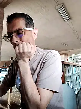 Fuegosutil online show from 12/05/25, 02:47