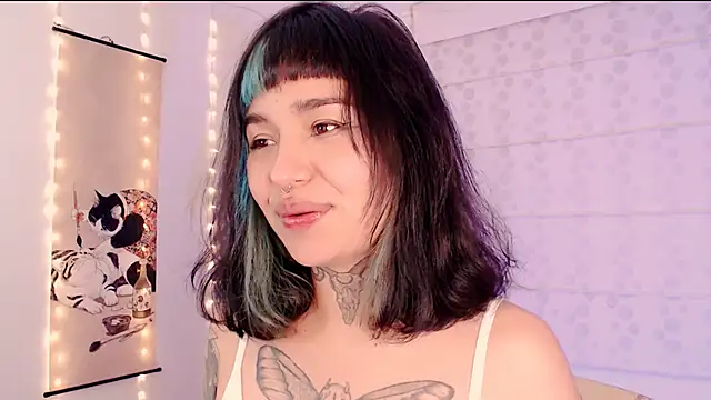 Snapshot of justmartina_ chatting on 03/08/26, 02:04 justmartina online show from 03/08/26, 02:04