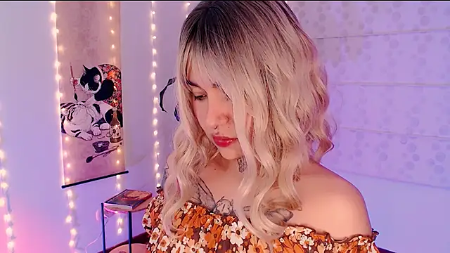 Snapshot of justmartina_ chatting on 03/25/26, 02:39 justmartina online show from 03/25/26, 02:39