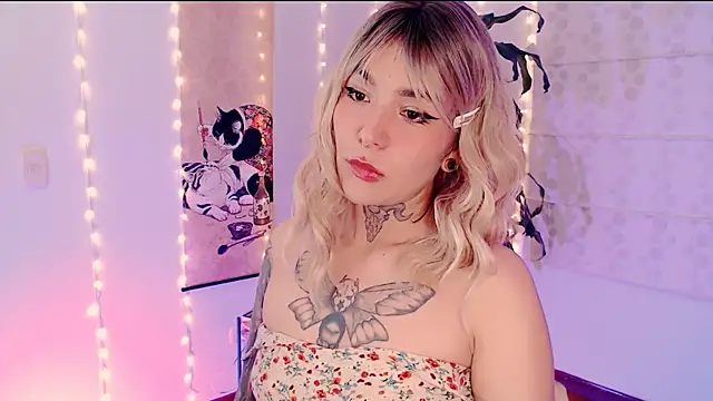 Snapshot of justmartina_ chatting on 04/02/26, 03:04 justmartina online show from 04/02/26, 03:04