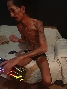 Snapshot of theyllorwillian chatting on 12/23/25, 12:52 theyllorwillian online show from 12/23/25, 12:52