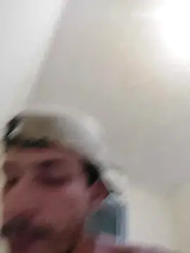 Snapshot of Surf_boy8 chatting on 11/29/25, 01:30 Surf boy8 online show from 11/29/25, 01:30