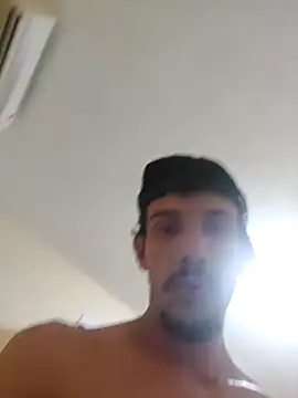 Snapshot of Surf_boy8 chatting on 12/18/25, 09:43 Surf boy8 online show from 12/18/25, 09:43