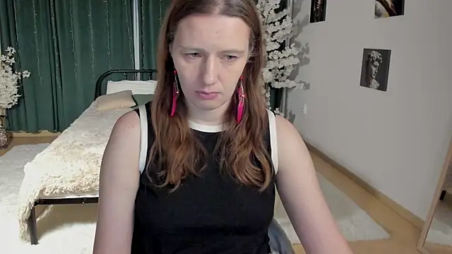 Snapshot of KathrineMeyer chatting on 12/14/25, 02:17 KathrineMeyer online show from 12/14/25, 02:17