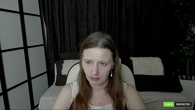 Snapshot of KathrineMeyer chatting on 12/16/25, 02:27 KathrineMeyer online show from 12/16/25, 02:27