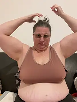 Snapshot of bea_french_curvy chatting on 01/12/26, 06:29 bea french curvy online show from 01/12/26, 06:29