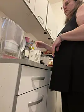 Snapshot of bea_french_curvy chatting on 01/16/26, 07:34 bea french curvy online show from 01/16/26, 07:34