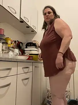 Snapshot of bea_french_curvy chatting on 02/02/26, 09:02 bea french curvy online show from 02/02/26, 09:02