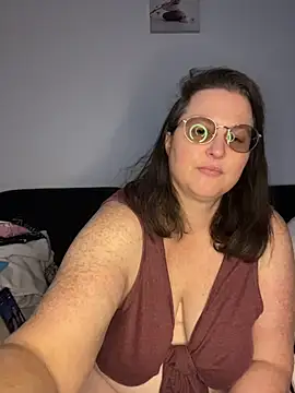 Snapshot of bea_french_curvy chatting on 03/07/26, 03:53 bea french curvy online show from 03/07/26, 03:53