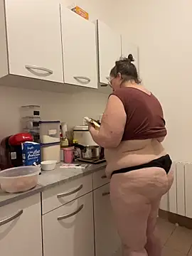 Snapshot of bea_french_curvy chatting on 03/12/26, 08:59 bea french curvy online show from 03/12/26, 08:59