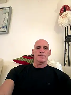 Snapshot of Elosoo chatting on 12/18/25, 10:27 Elosoo online show from 12/18/25, 10:27