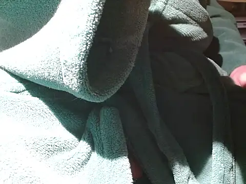 Snapshot of your_tipie chatting on 12/04/25, 08:17 your tipie online show from 12/04/25, 08:17