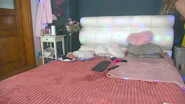 Cougar Milff online show from 04/29/26, 02:10