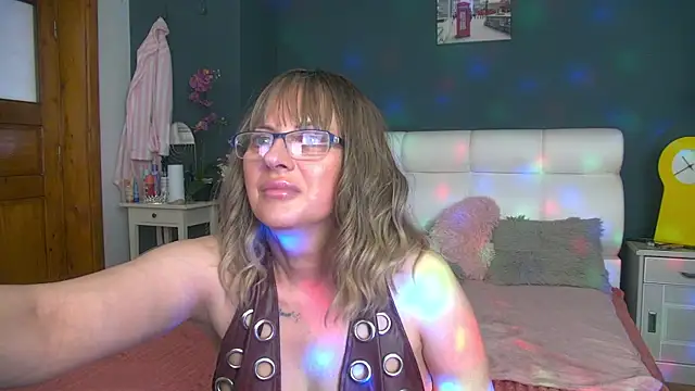 Snapshot of Cougar_Milff chatting on 05/08/26, 04:12 Cougar Milff online show from 05/08/26, 04:12
