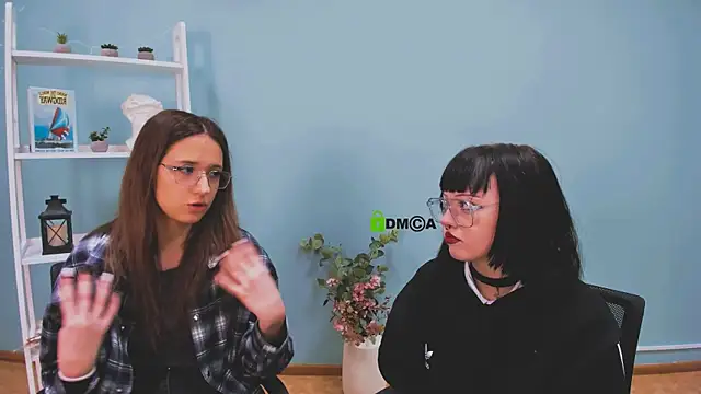 Snapshot of mira_cool_ chatting on 11/27/25, 09:44 mira cool online show from 11/27/25, 09:44