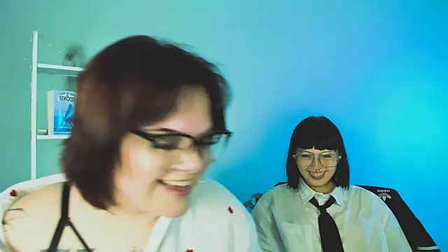 Snapshot of mira_cool_ chatting on 12/02/25, 07:42 mira cool online show from 12/02/25, 07:42