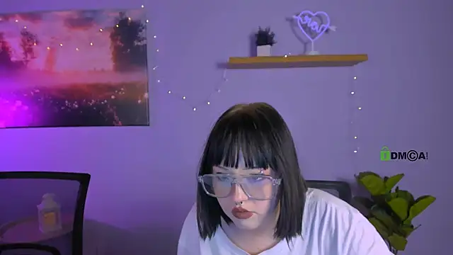 Snapshot of mira_cool_ chatting on 12/14/25, 12:38 mira cool online show from 12/14/25, 12:38