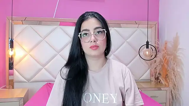 Snapshot of GabyJhons chatting on 12/15/25, 02:54 GabyJhons online show from 12/15/25, 02:54