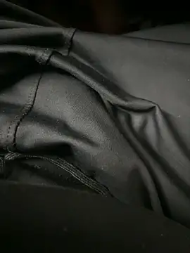 Snapshot of your_playboy_00 chatting on 12/17/25, 06:58 your playboy 00 online show from 12/17/25, 06:58