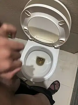 Snapshot of your_playboy_00 chatting on 12/19/25, 12:45 your playboy 00 online show from 12/19/25, 12:45