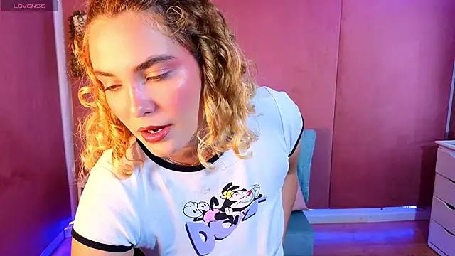 Snapshot of AdharaWo chatting on 03/06/26, 12:51 AdharaWo online show from 03/06/26, 12:51