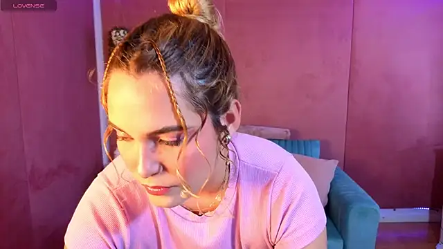 Snapshot of AdharaWo chatting on 03/25/26, 12:27 AdharaWo online show from 03/25/26, 12:27