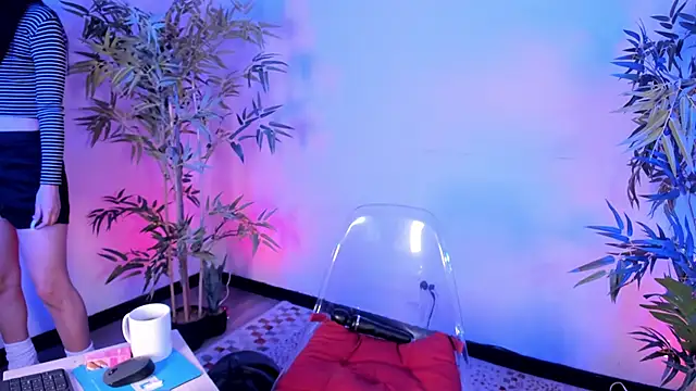 Snapshot of itsmroom_ chatting on 12/16/25, 01:27 itsmroom online show from 12/16/25, 01:27