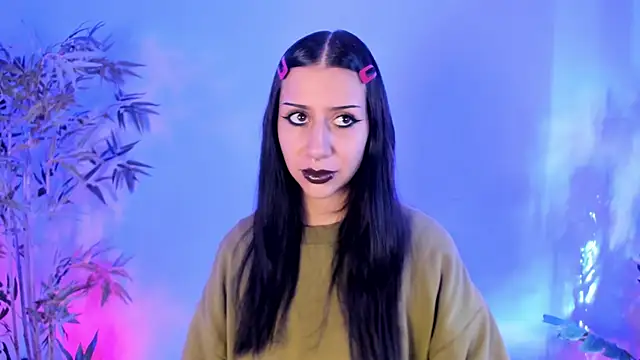 Snapshot of itsmroom_ chatting on 12/19/25, 01:18 itsmroom online show from 12/19/25, 01:18