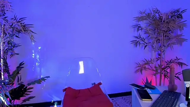 Snapshot of itsmroom_ chatting on 01/08/26, 01:13 itsmroom online show from 01/08/26, 01:13