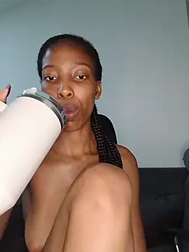 MsParisSmith online show from 02/15/26, 07:51