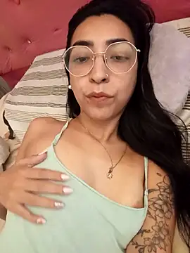Snapshot of Yani-14 chatting on 03/27/26, 07:13 Yani-14 online show from 03/27/26, 07:13