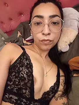 Snapshot of Yani-14 chatting on 04/30/26, 11:09 Yani-14 online show from 04/30/26, 11:09