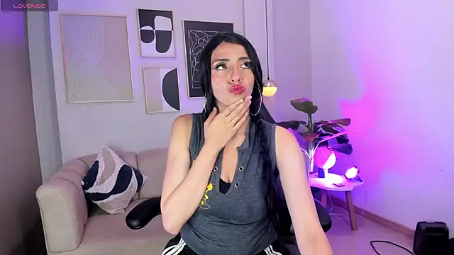 Miha Sophia  online show from 12/17/25, 04:29