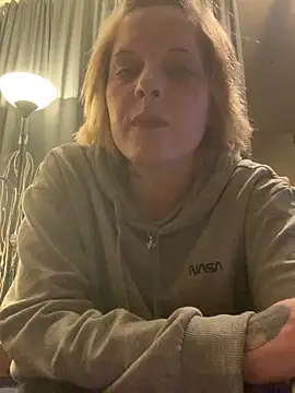 Snapshot of Tiffy90 chatting on 12/16/25, 09:31 Tiffy90 online show from 12/16/25, 09:31